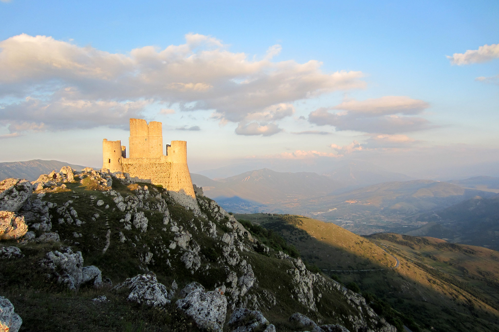 Calascio (Photo license: CC BY-NC-SA 2.0)